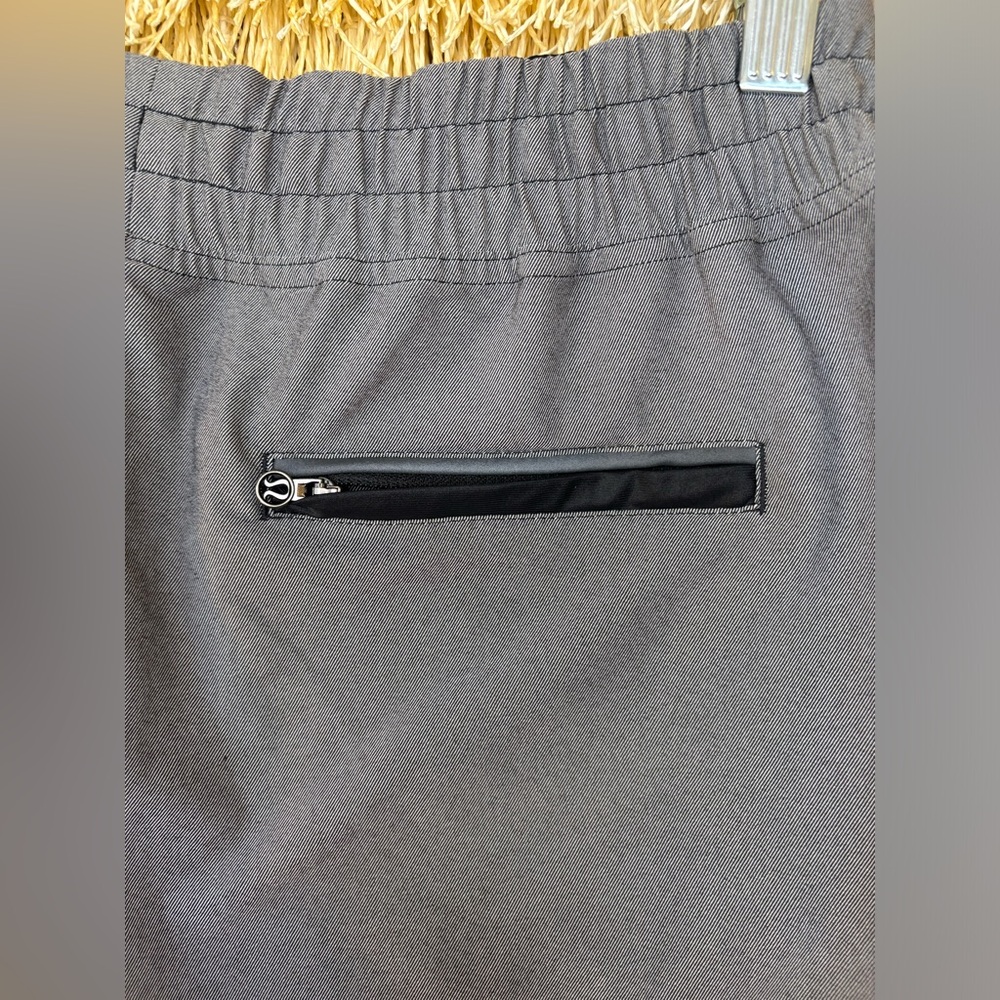 Lululemon💎EUC VINTAGE🦄Varsity Shorts 2014🦄Black (grey denim effect)🦄Size 6 - Picture 10 of 16